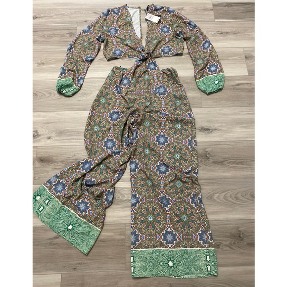 Royalty by Maluma Tie-Front Cutout Jumpsuit green floral - Picture 2 of 8